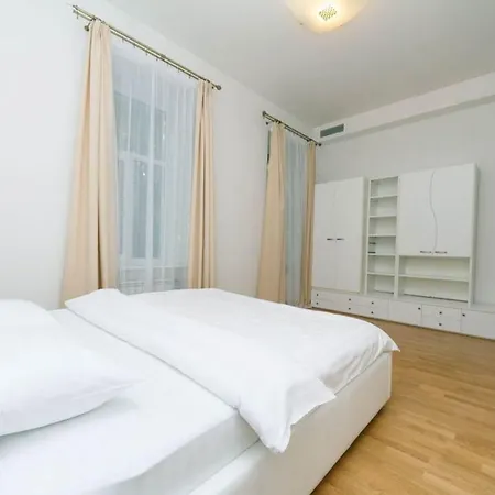 Lux Near Maidan, Khreschutyk 3Br Apartment Kyiv Exterior photo