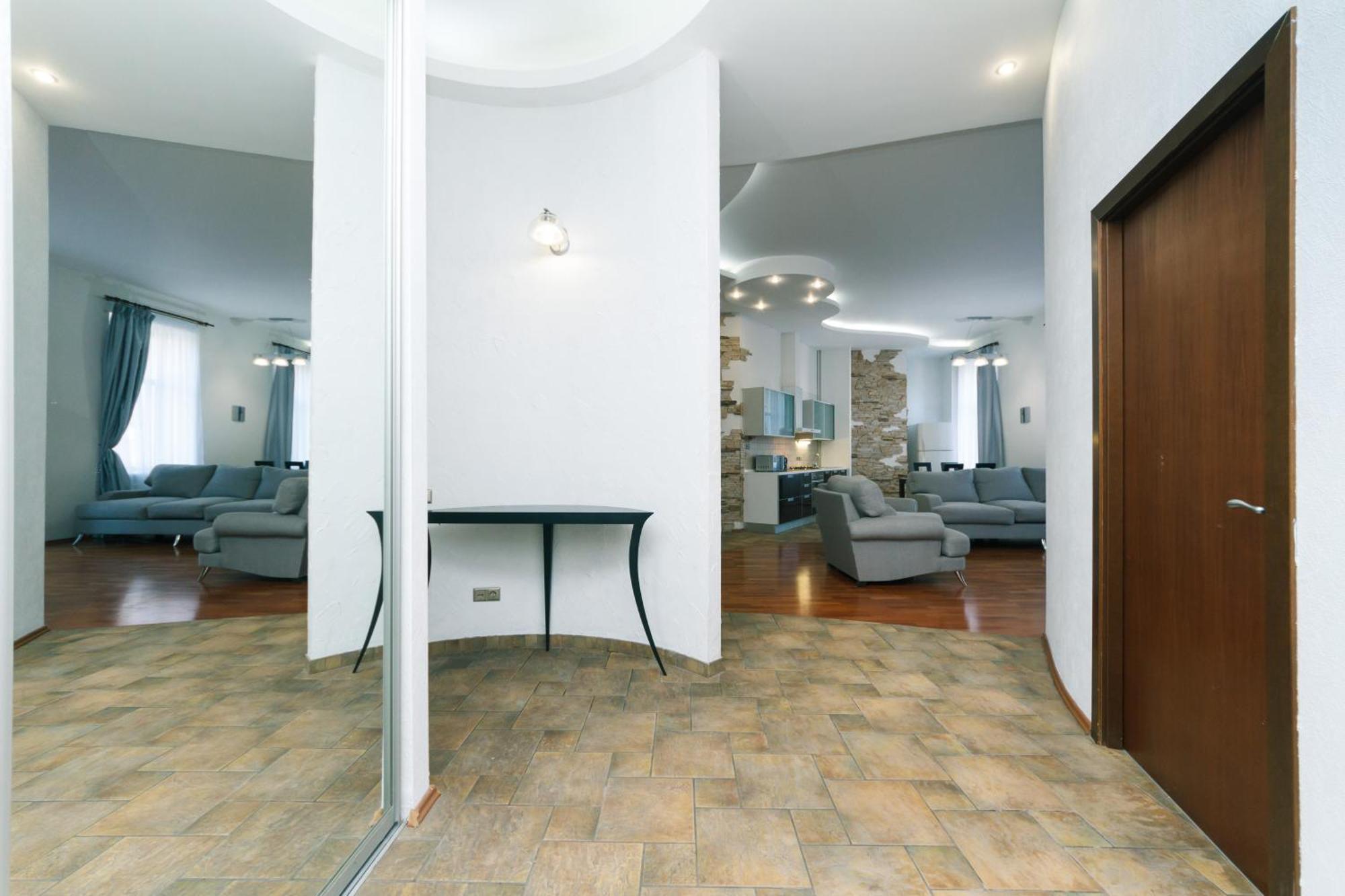 Apartment Lux Near Maidan, Khreschutyk 3br