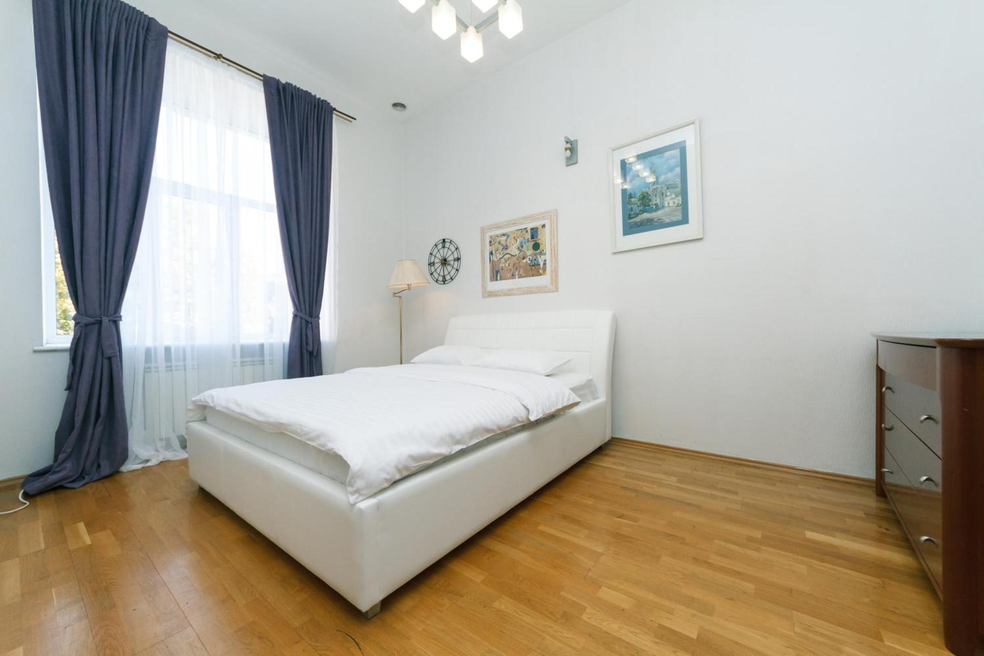 Lux Near Maidan, Khreschutyk 3br Apartment
