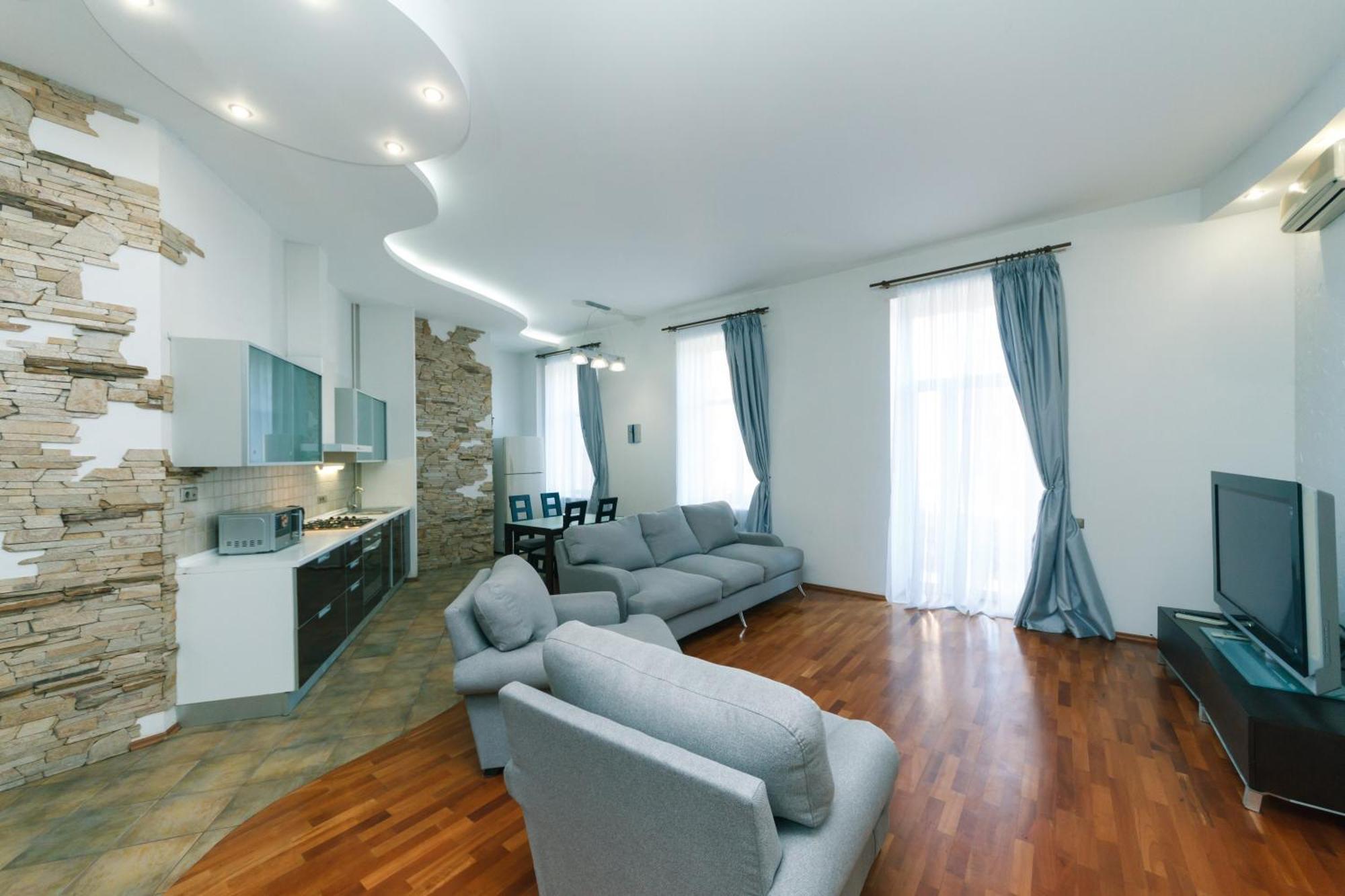 Apartment Lux Near Maidan, Khreschutyk 3br Kyiv
