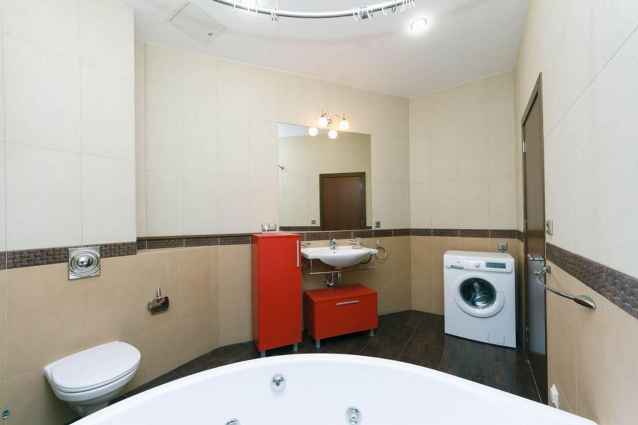 Apartment Lux Near Maidan, Khreschutyk 3br Kyiv