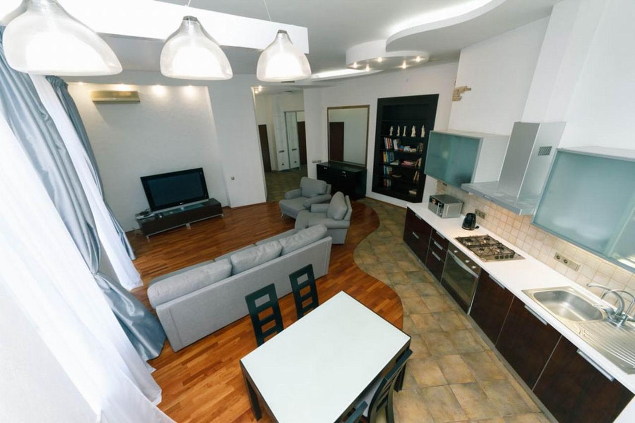 Lux Near Maidan, Khreschutyk 3br Apartment Kyiv