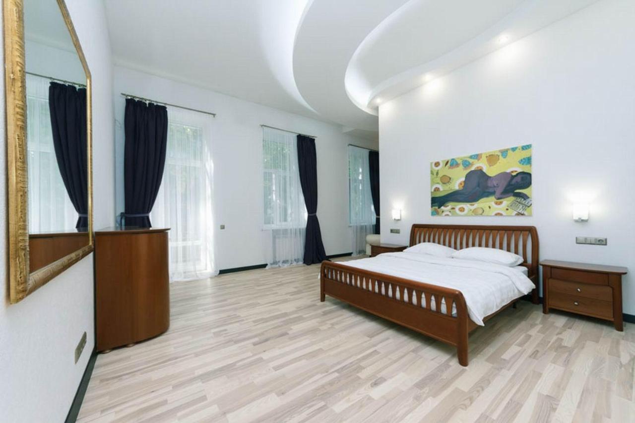 Lux Near Maidan, Khreschutyk 3br *