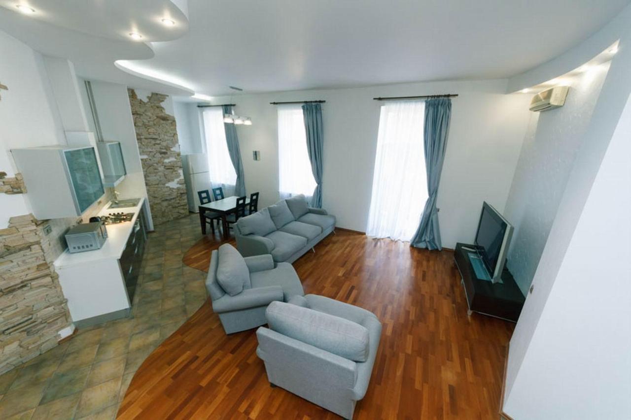 Apartment Lux Near Maidan, Khreschutyk 3br