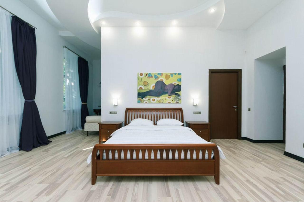 Lux Near Maidan, Khreschutyk 3br * Kyiv