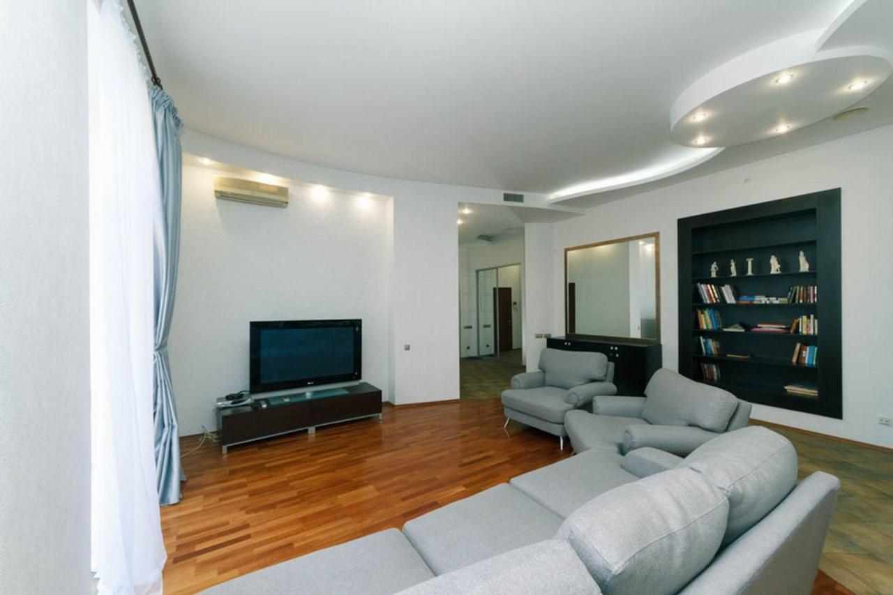 Apartment Lux Near Maidan, Khreschutyk 3br *